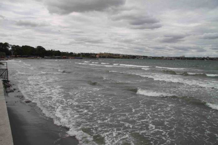 Marmaraereğlisi’nde Poyraz Nedeniyle 3 Gün Denize Girmek Yasaklandı