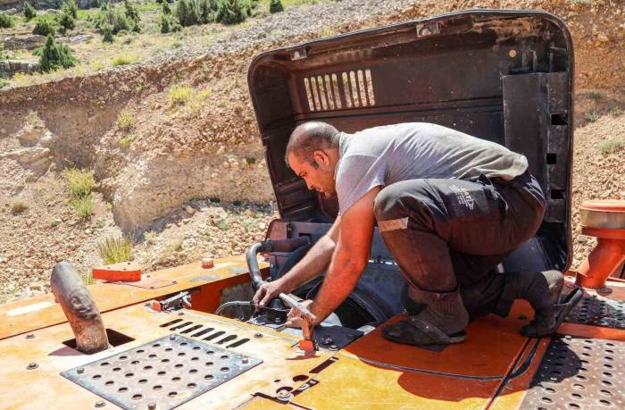 Van Büyükşehir Belediyesinden Seyyar Tamir Hizmeti