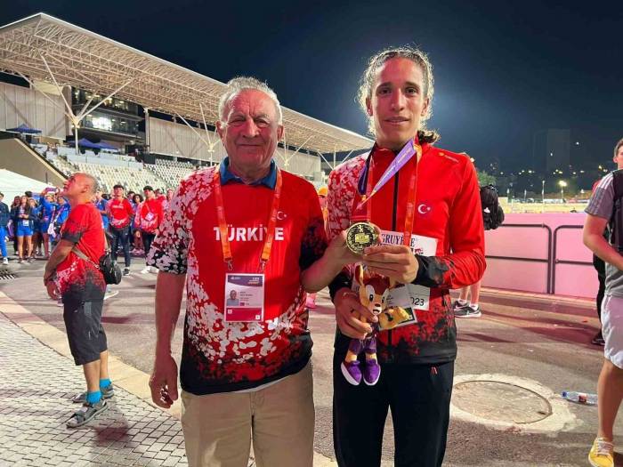 Başkan Akay, Atletizm Milli Takımını Yalnız Bırakmadı