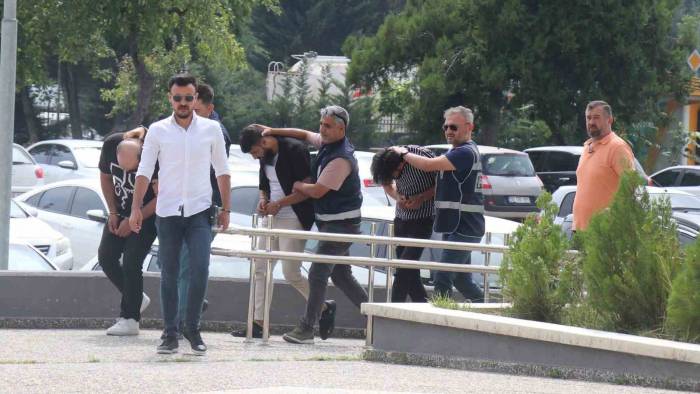 Bolu’da Dolandırıcılık Yapan 3 Yabancı Uyruklu Şahıs Tutuklandı