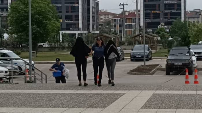 Apartmandan Ayakkabı Çalan Teyze-yeğen Adliyede