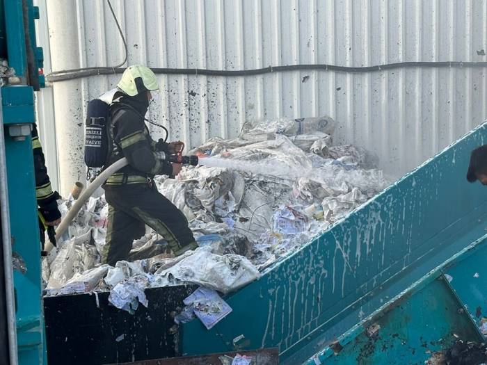 İtfaiye Ekipleri Yangından Yangına Koştu