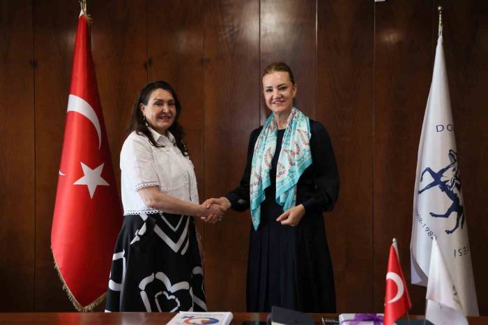 Deü İş Dünyasının Başarılı Kadınlarını Konuk Etti