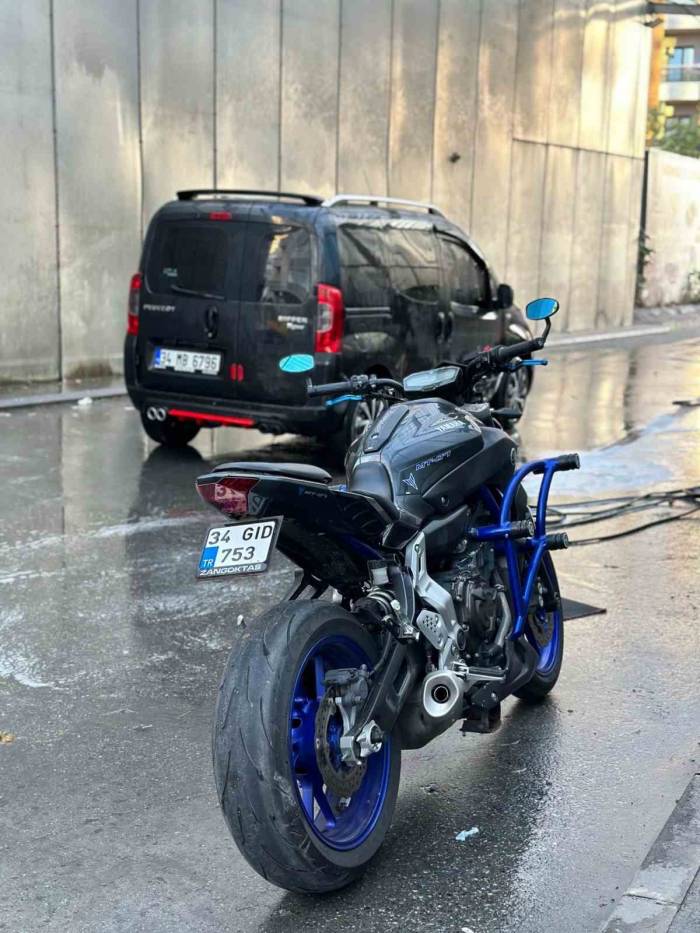Esenler’de 500 Bin Liralık Motosikleti Çalan Hırsızlar Kamerada