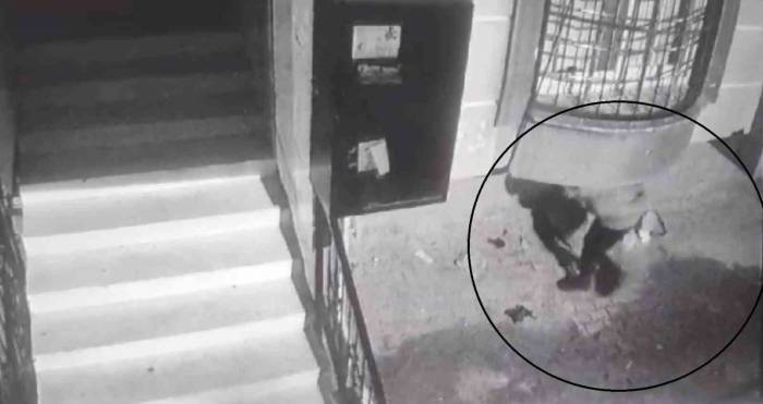 Balkon Altına Gizlenerek Gelip Motosikleti Çaldı, Yakalanmaktan Kurtulamadı