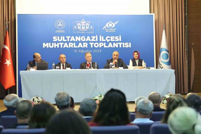 İstanbul Valisi Gül, Sultangazi’de Muhtarlarla Bir Araya Geldi