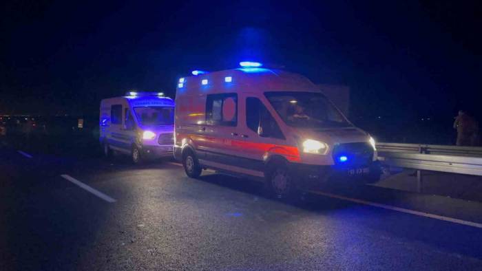 Kaza Yapanların Yardımına Gidenlerin Arasına Başka Bir Araç Daldı: 3 Ölü, 7 Yaralı