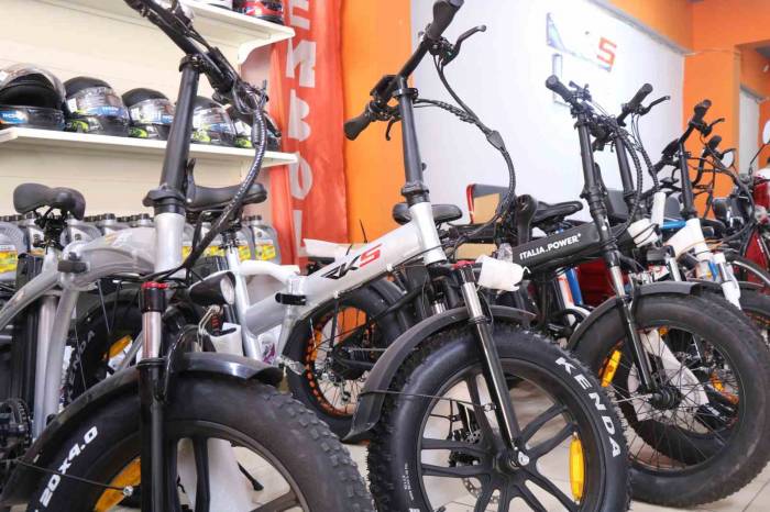 Elektrikli Araç Satışı Yapan Esnaf Siparişlere Yetişemiyor