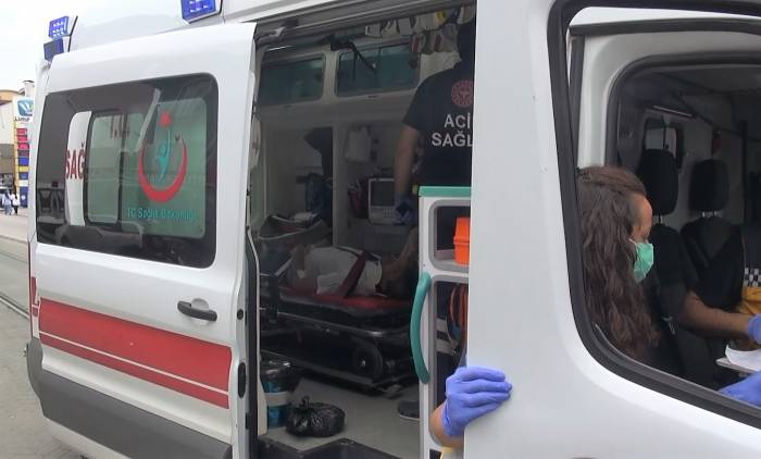 Otomobil İle Çarpışan Motosikletin Sürücüsü Yaralandı