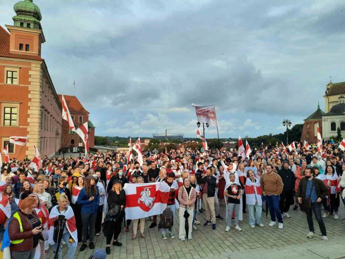 Polonya’daki Belarus Vatandaşlarından Cumhurbaşkanlığı Seçimlerinin Yıl Dönümünde Protesto