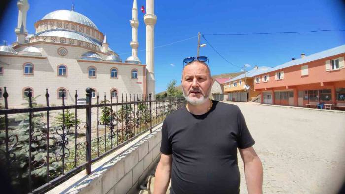 Yaylada Bulduğu Yaralı Yavru Köpeği Tedavi Ettirdi