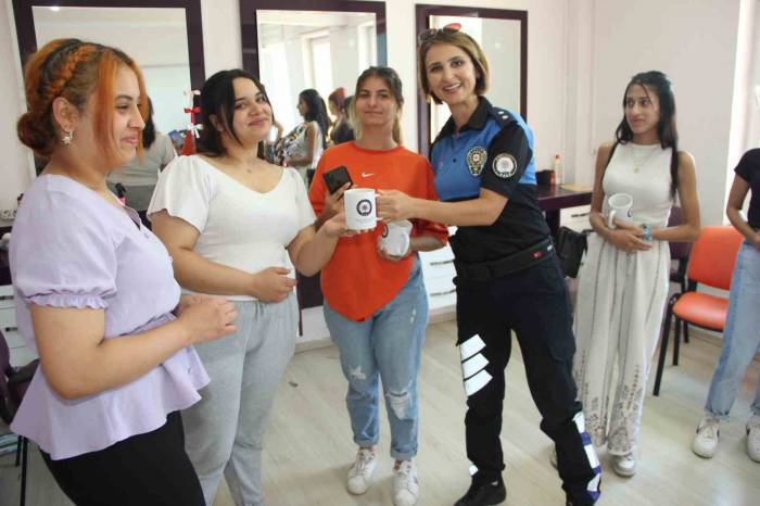 Toplum Destekli Polisler Kursların Sonunda Da Vatandaşları Yalnız Bırakmadı