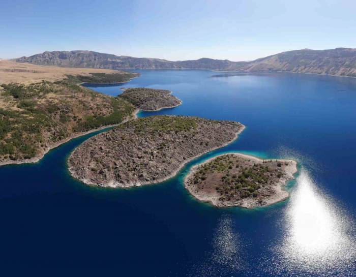 Nemrut Kalderasının Eşsiz Doğası Görsel Şölen Oluşturuyor