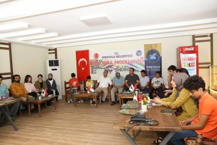 İpekyolu’nda Kitap Tahlil Programı Devam Ediyor