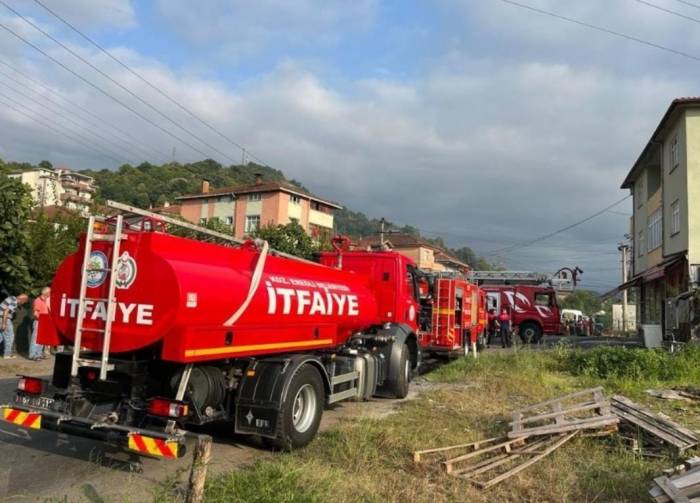 Fırının Bacasında Başlayan Yangın Çatıyı Sardı