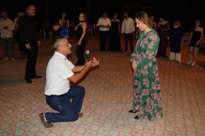 Düğünden 18 Yıl Sonra Gelen Sürpriz Evlilik Teklifi