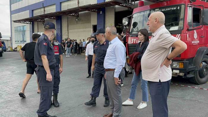 Arnavutköy’de Cam Üretim Fabrikasındaki Yangın Havadan Görüntülendi