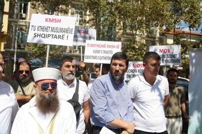 Arnavutluk’ta Fetö Protestosu