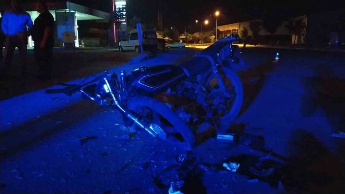 Otomobil Ve Motosiklet Çarpıştı: 1 Ağır Yaralı