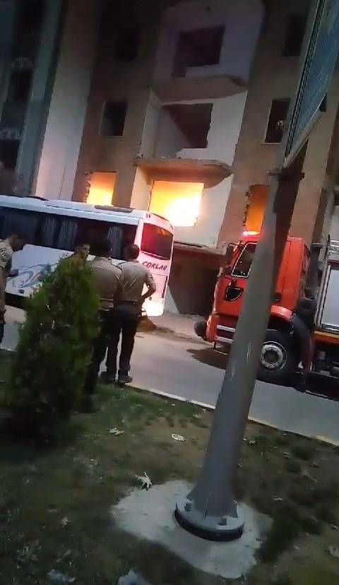 Elazığ’da Metruk Bina Yangını
