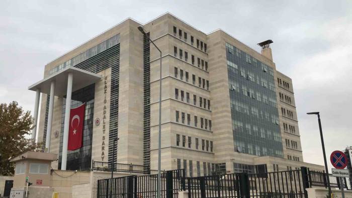 Elazığ’da Şüpheli Şahısların Üzerinden Çıkan Tüfek Ve Silahlara El Kondu