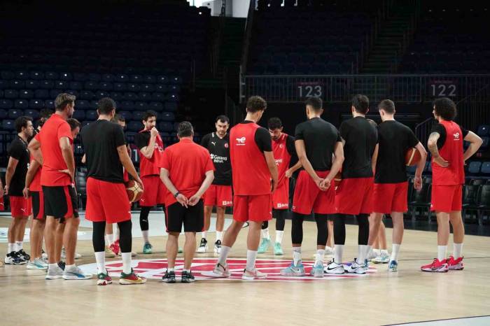 12 Dev Adam, İzlanda Maçı Hazırlıklarını Tamamladı