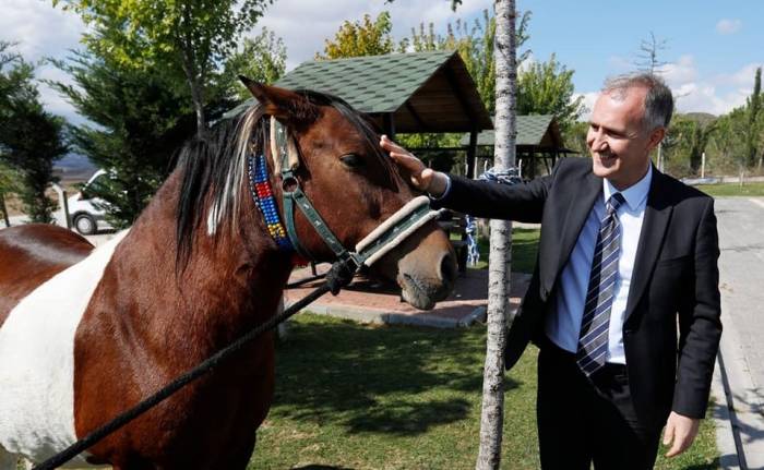 İnegöl Belediyesi Barınağını Ayda 400 Kişi Ziyaret Ediyor
