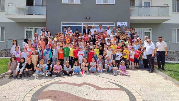 Kaymakam Tosun Ve Başkan Çalışkan Yaz Kur’an Kursu Öğrencileriyle Bir Araya Geldi