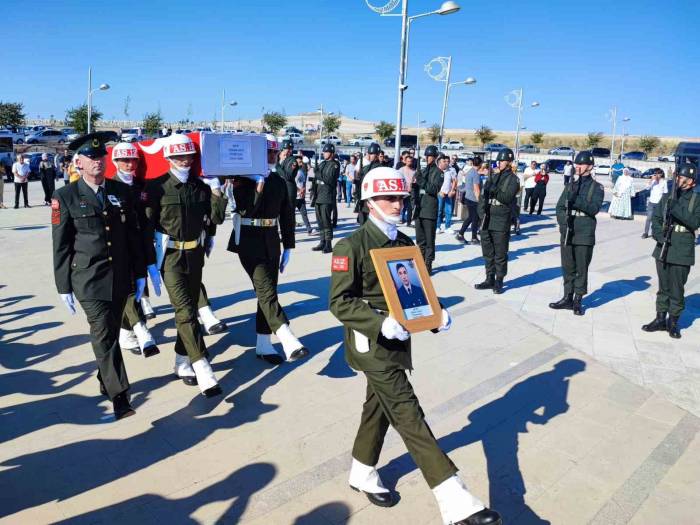 Sivas Şehidini Uğurladı