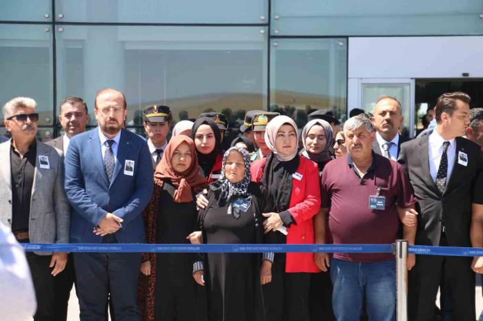 Sivas Şehidini Karşıladı