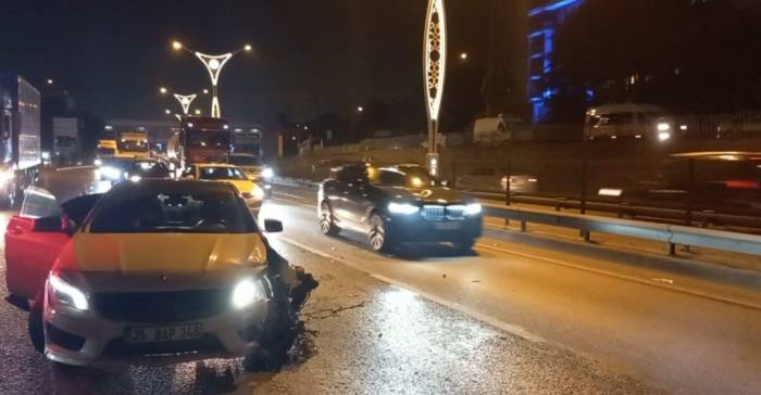D-100’de 4 Araç Kazaya Karıştı, Trafik Durma Noktasına Geldi