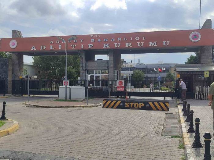 Küçükçekmece’deki Silahlı Saldırıda Hayatını Kaybeden Şahsın Cenazesi Adli Tıp Kurumu’ndan Teslim Alındı
