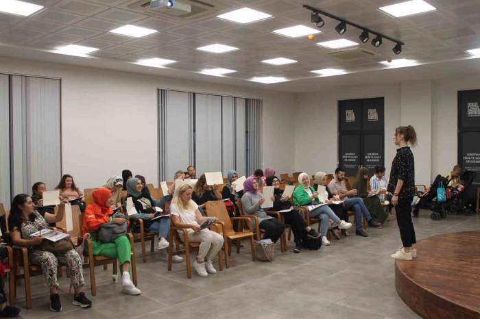 Serdivan’da Bilinçli Aile Seminerlerine Büyük İlgi
