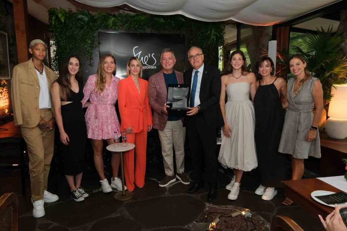 Türkiye Kadın Voleybol Milli Takımı, She’s Mercedes İle Buluştu