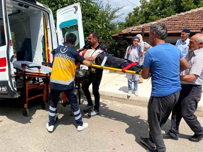 Onarım İçin Çıktığı Çatıdan Aşağı Düştü