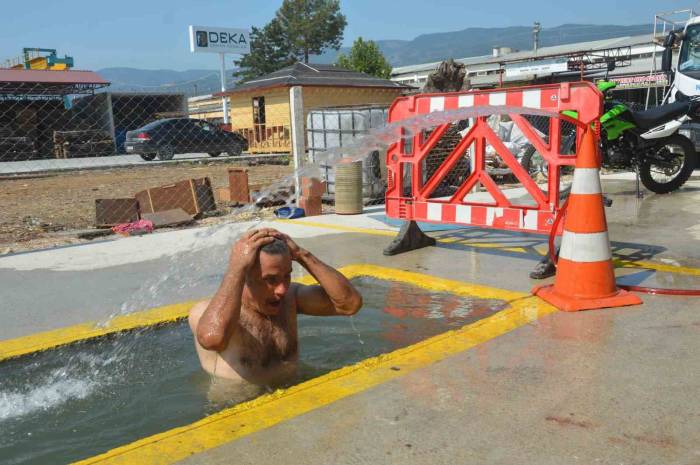 Sanayi Esnafı Tamir Kanalını Havuza Çevirdi