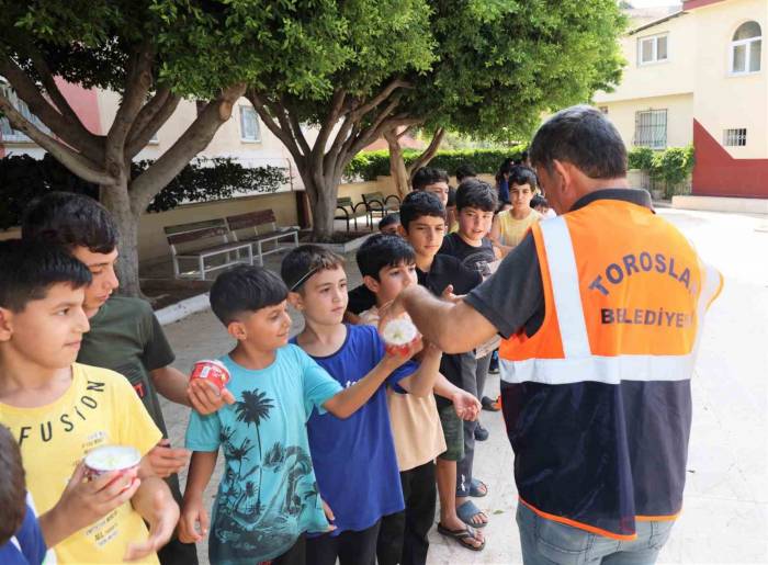 Kur’an Kursu Öğrencilerine Dondurma Sürprizi