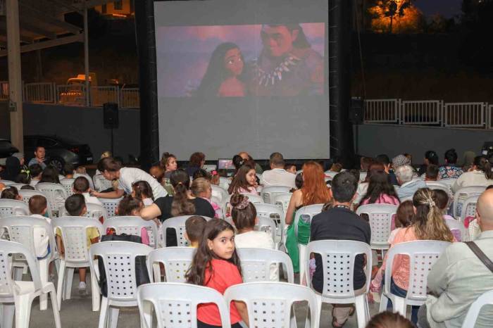 Nilüfer’de Çocuklara Açık Hava Sineması