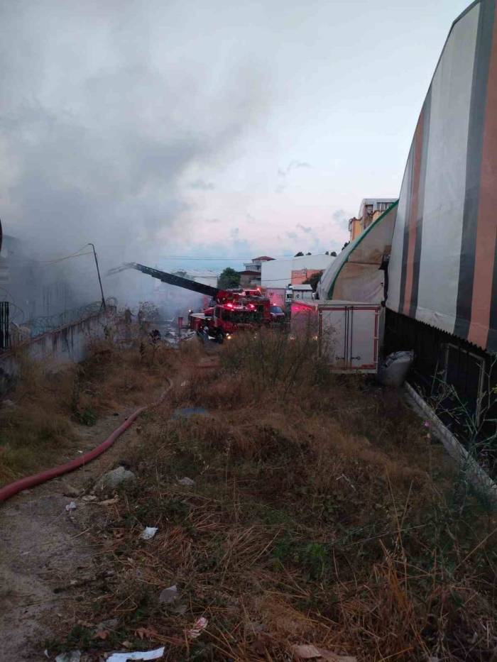 Ataşehir’de İş Yeri Yangını
