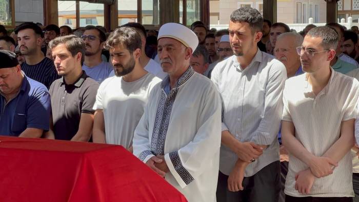 İmam Babanın Hafız Oğlunun Tabutu Başında En Acı Görevi