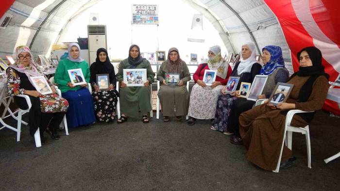 Evlat Nöbetindeki Anne: “oğlum, Babası Korucu Olduğu İçin Dağa Kaçırıldı”