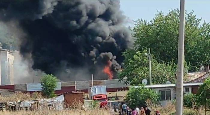 İzmir’de Hurda Deposunda Korkutan Yangın