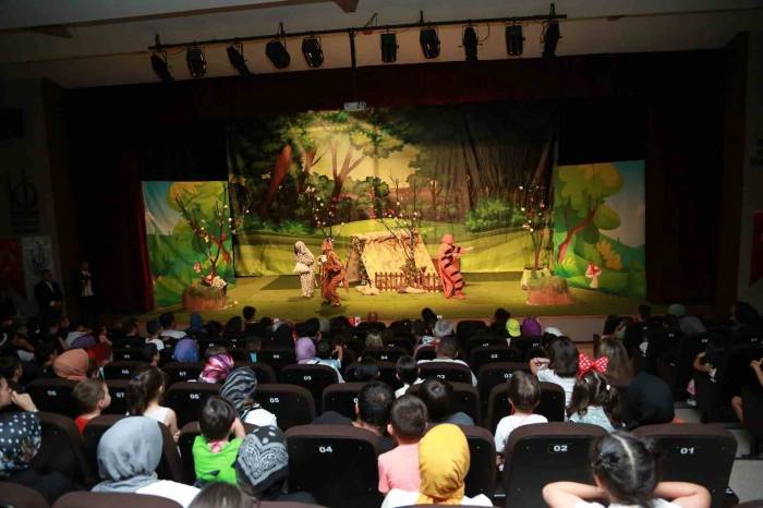 “koca Kurt’un Hazinesi” Minik İzleyicilerle Buluştu