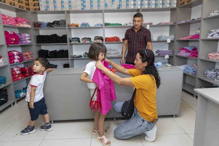 Mersin’de Kıyafet Evlerinin 3.’sü Silifke’de Açıldı
