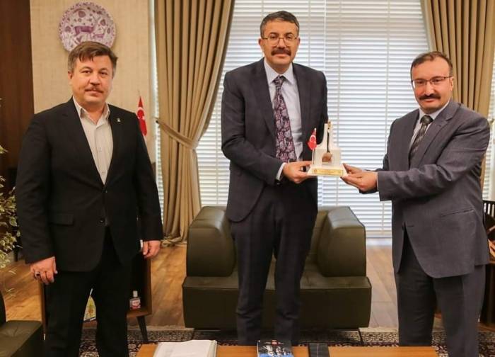 Emet’in Fahri Hemşerisi Oldu