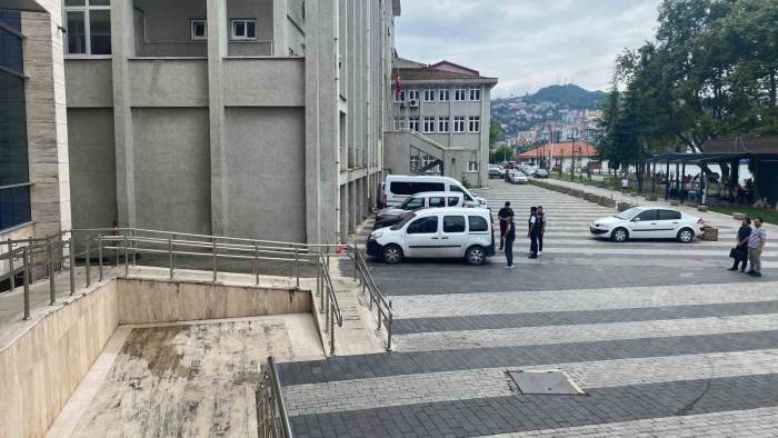 Sahte Bankacılar Vatandaşın 100 Bin Lirasını Dolandırdı