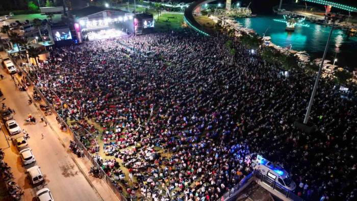 Hakan Altun Ve Hüsnü Şenlendirici Aliağa’da Sevenleriyle Buluştu