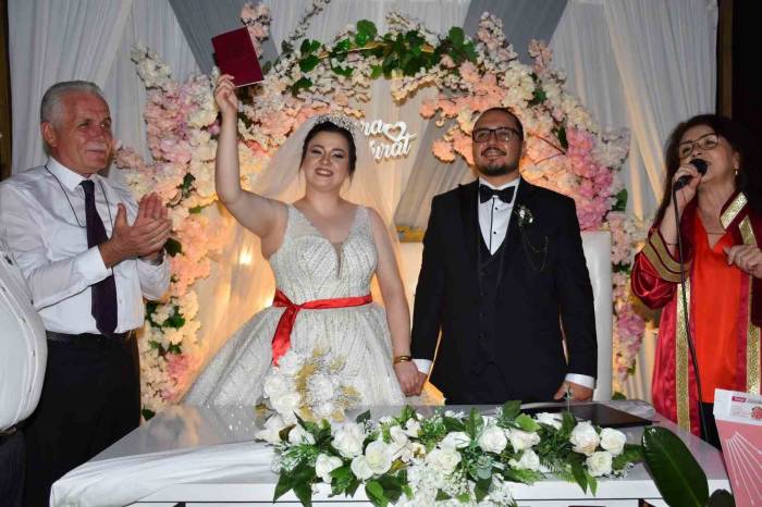 İha Muhabiri Uçkaç, Dünya Evine Girdi