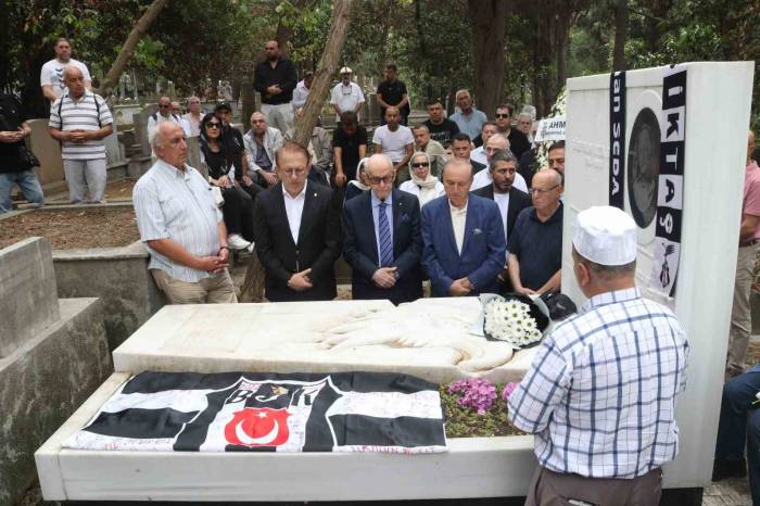 Beşiktaş’ın Onursal Başkanı Süleyman Seba Kabri Başında Anıldı
