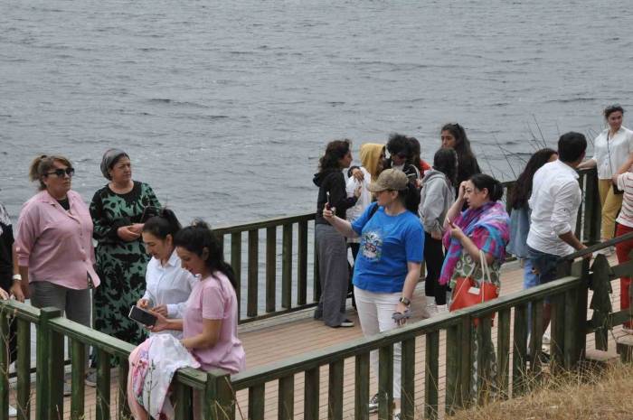 Türkiye Sıcaktan Kavrulurken Tatilciler Abant’ta Serinliyor